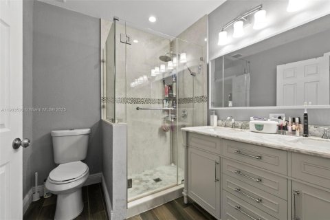 House in Miami Springs, Florida 2 bedrooms, 82.78 sq.m. № 1955980 - photo 12