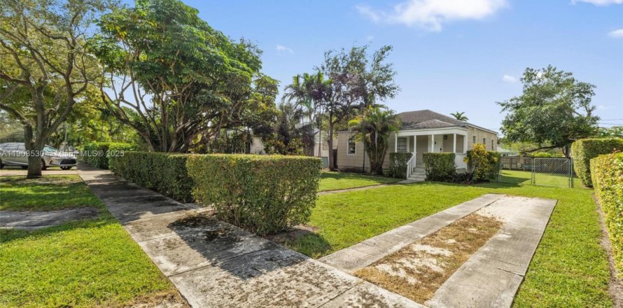 House in Miami Springs, Florida 2 bedrooms, 82.78 sq.m. № 1955980