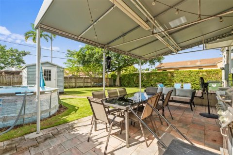 House in Miami Springs, Florida 2 bedrooms, 82.78 sq.m. № 1955980 - photo 15