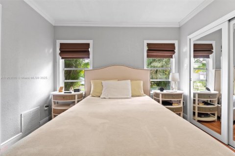 House in Miami Springs, Florida 2 bedrooms, 82.78 sq.m. № 1955980 - photo 11