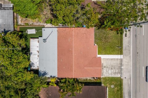 House in Miami, Florida 3 bedrooms, 177.44 sq.m. № 1746233 - photo 5