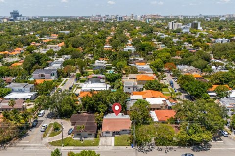 House in Miami, Florida 3 bedrooms, 177.44 sq.m. № 1746233 - photo 7