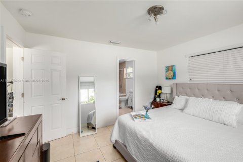 House in Miami, Florida 3 bedrooms, 177.44 sq.m. № 1746233 - photo 25