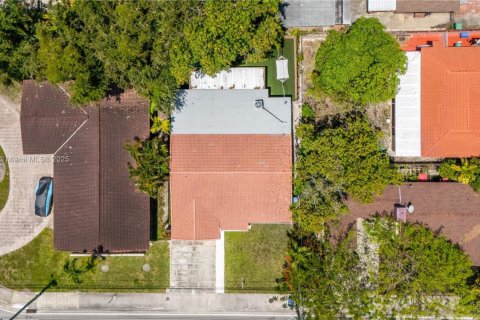 House in Miami, Florida 3 bedrooms, 177.44 sq.m. № 1746233 - photo 4