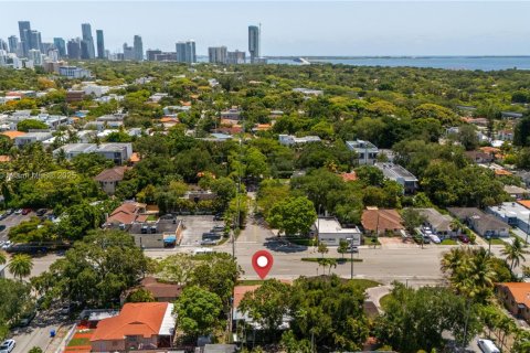 House in Miami, Florida 3 bedrooms, 177.44 sq.m. № 1746233 - photo 11