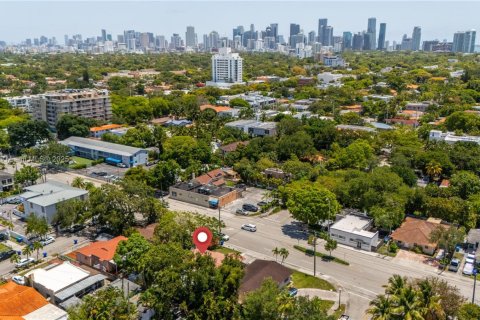 House in Miami, Florida 3 bedrooms, 177.44 sq.m. № 1746233 - photo 12