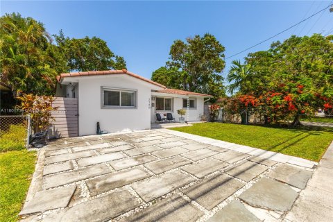 House in Miami, Florida 3 bedrooms, 177.44 sq.m. № 1746233 - photo 22