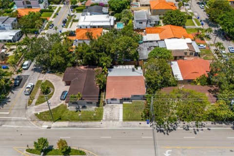 House in Miami, Florida 3 bedrooms, 177.44 sq.m. № 1746233 - photo 3