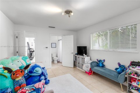 House in Miami, Florida 3 bedrooms, 177.44 sq.m. № 1746233 - photo 29