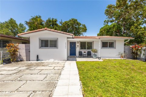 House in Miami, Florida 3 bedrooms, 177.44 sq.m. № 1746233 - photo 2