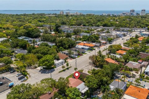 House in Miami, Florida 3 bedrooms, 177.44 sq.m. № 1746233 - photo 10