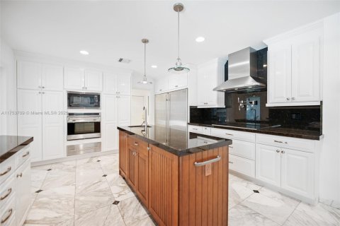 Casa en venta en Pinecrest, Florida, 5 dormitorios, 297.57 m2 № 1730368 - foto 13