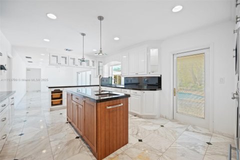 Casa en venta en Pinecrest, Florida, 5 dormitorios, 297.57 m2 № 1730368 - foto 15