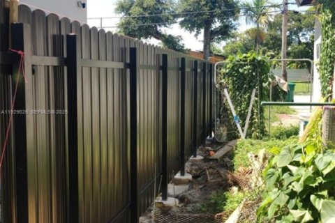 Townhouse in Miami, Florida 3 bedrooms № 1987439 - photo 13