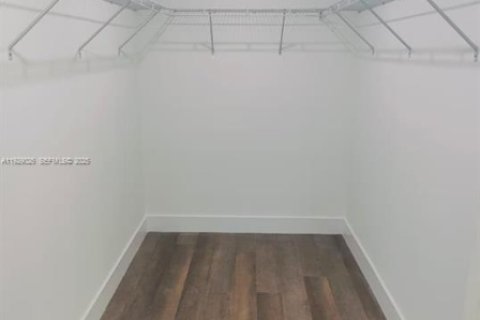 Townhouse in Miami, Florida 3 bedrooms № 1987439 - photo 5