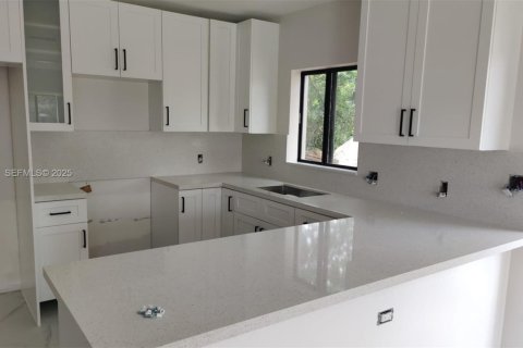 Townhouse in Miami, Florida 3 bedrooms № 1987439 - photo 9