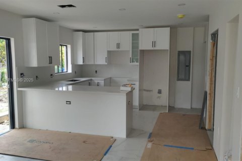 Townhouse in Miami, Florida 3 bedrooms № 1987439 - photo 11