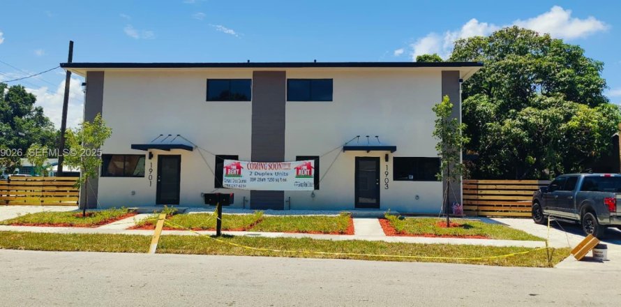 Townhouse in Miami, Florida 3 bedrooms № 1987439