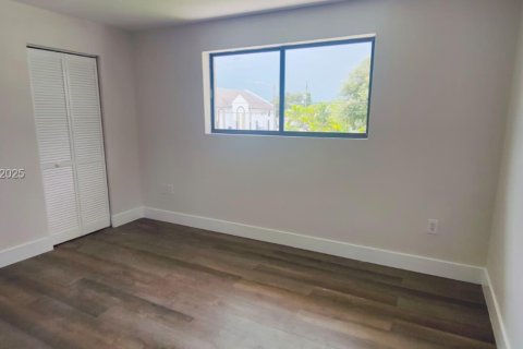 Townhouse in Miami, Florida 3 bedrooms № 1987439 - photo 3