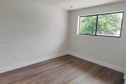 Townhouse in Miami, Florida 3 bedrooms № 1987439 - photo 4