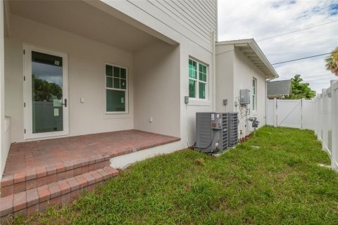 Casa en venta en Saint Petersburg, Florida, 3 dormitorios, 185.8 m2 № 2239265 - foto 7