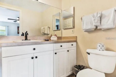 Condo in Indian Shores, Florida, 2 bedrooms  № 1637982 - photo 17