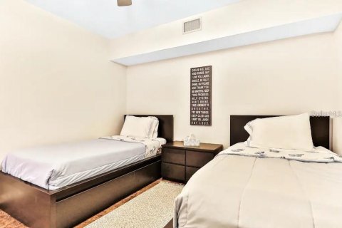 Condo in Indian Shores, Florida, 2 bedrooms  № 1637982 - photo 19