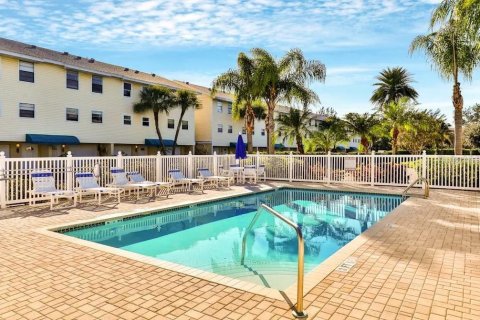 Condo in Indian Shores, Florida, 2 bedrooms  № 1637982 - photo 12
