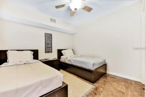 Condo in Indian Shores, Florida, 2 bedrooms  № 1637982 - photo 20