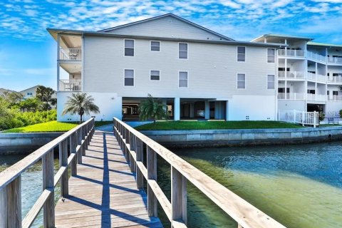 Condo in Indian Shores, Florida, 2 bedrooms  № 1637982 - photo 18