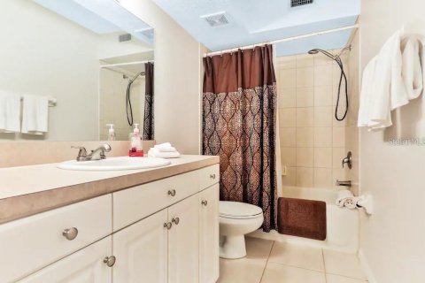 Condo in Indian Shores, Florida, 2 bedrooms  № 1637982 - photo 21