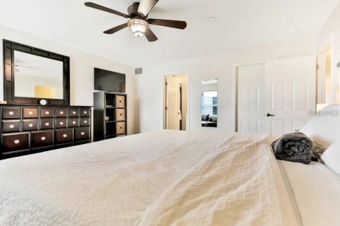 Condo in Indian Shores, Florida, 2 bedrooms  № 1637982 - photo 13