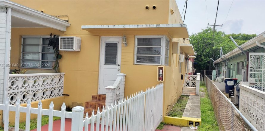 Condominio en Miami Beach, Florida, 1 dormitorio  № 2052407