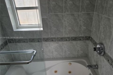 Condominio en alquiler en Miami Beach, Florida, 1 dormitorio, 57.97 m2 № 2052407 - foto 2