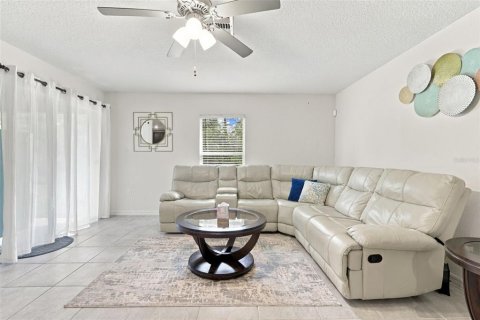 Villa ou maison à vendre à Palm Coast, Floride: 5 chambres, 184.23 m2 № 2396632 - photo 4