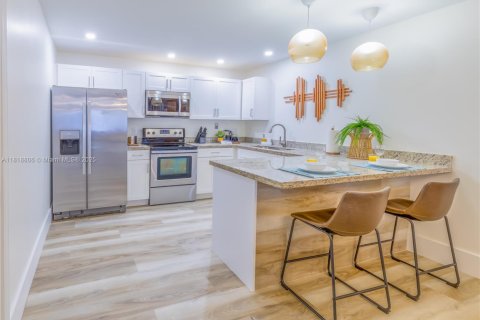 Apartment in Miami, Florida 2 bedrooms, 55.74 sq.m. № 2022458 - photo 4