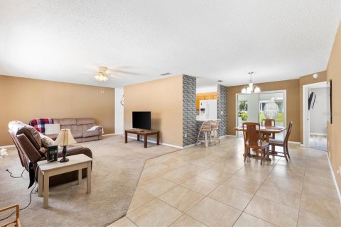 House in Summerfield, Florida 2 bedrooms, 155.89 sq.m. № 1909220 - photo 6