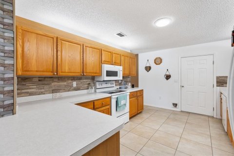 House in Summerfield, Florida 2 bedrooms, 155.89 sq.m. № 1909220 - photo 13