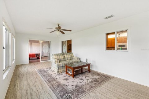 House in Summerfield, Florida 2 bedrooms, 155.89 sq.m. № 1909220 - photo 25