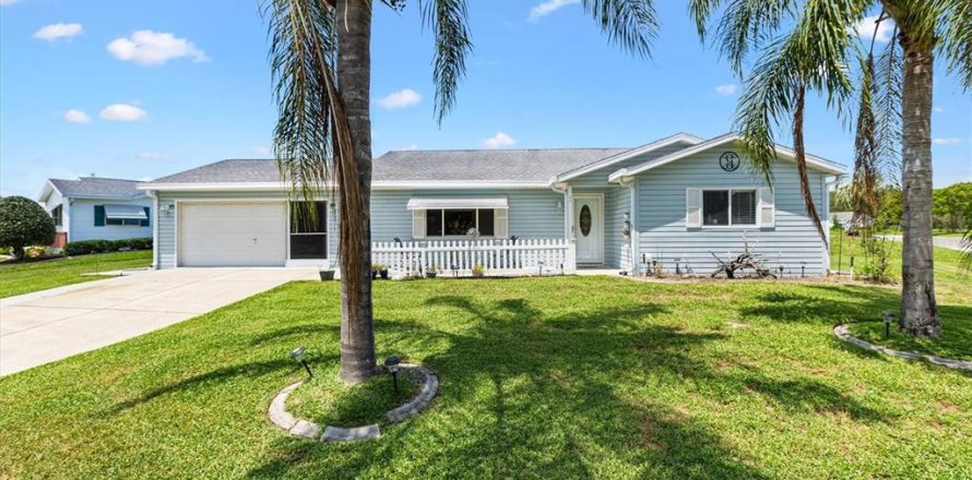 House in Summerfield, Florida 2 bedrooms, 155.89 sq.m. № 1909220