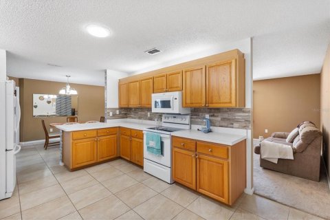 House in Summerfield, Florida 2 bedrooms, 155.89 sq.m. № 1909220 - photo 15