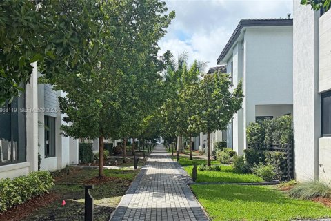 Villa ou maison à vendre à Doral, Floride: 3 chambres, 209.68 m2 № 2243940 - photo 6