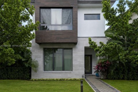 Villa ou maison à vendre à Doral, Floride: 3 chambres, 209.68 m2 № 2243940 - photo 2