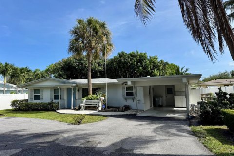 House in Pompano Beach, Florida 3 bedrooms, 155.98 sq.m. № 2086711