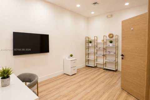 Propiedad comercial en venta en Hollywood, Florida № 2153802 - foto 6