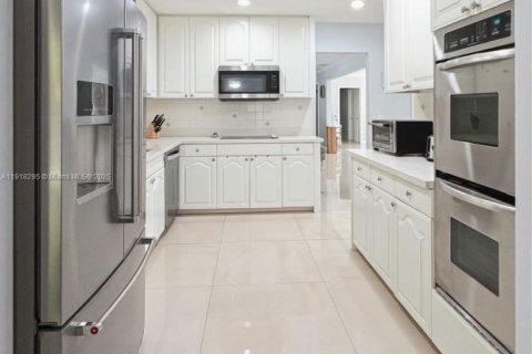 Villa ou maison à vendre à Miami, Floride: 5 chambres, 236.99 m2 № 2053863 - photo 7