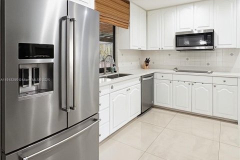 Villa ou maison à vendre à Miami, Floride: 5 chambres, 236.99 m2 № 2053863 - photo 8