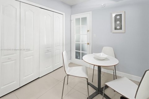 Villa ou maison à vendre à Miami, Floride: 5 chambres, 236.99 m2 № 2053863 - photo 14