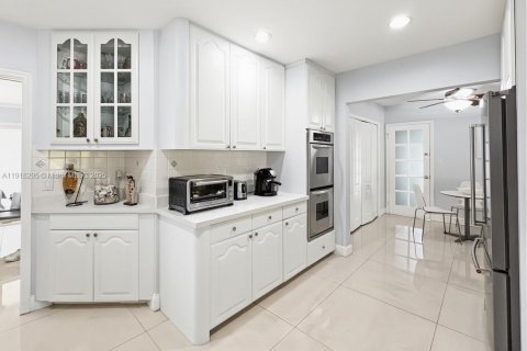Villa ou maison à vendre à Miami, Floride: 5 chambres, 236.99 m2 № 2053863 - photo 11