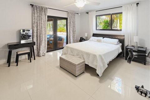 Villa ou maison à vendre à Miami, Floride: 5 chambres, 236.99 m2 № 2053863 - photo 28